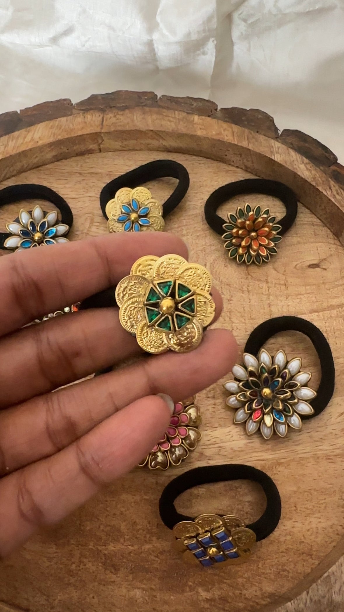 Small Coin Glossy Traingles Kundan Rubber Band/Hair Tie