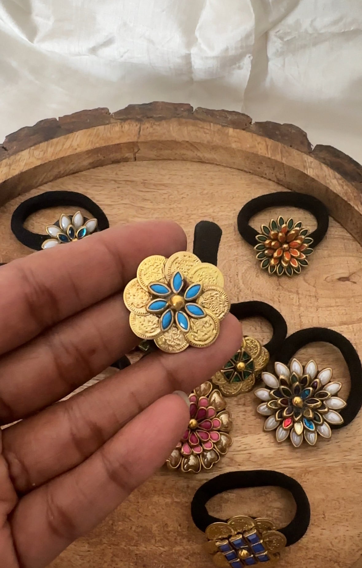 Small Coin Petals Kundan Rubber Band/Hair Tie
