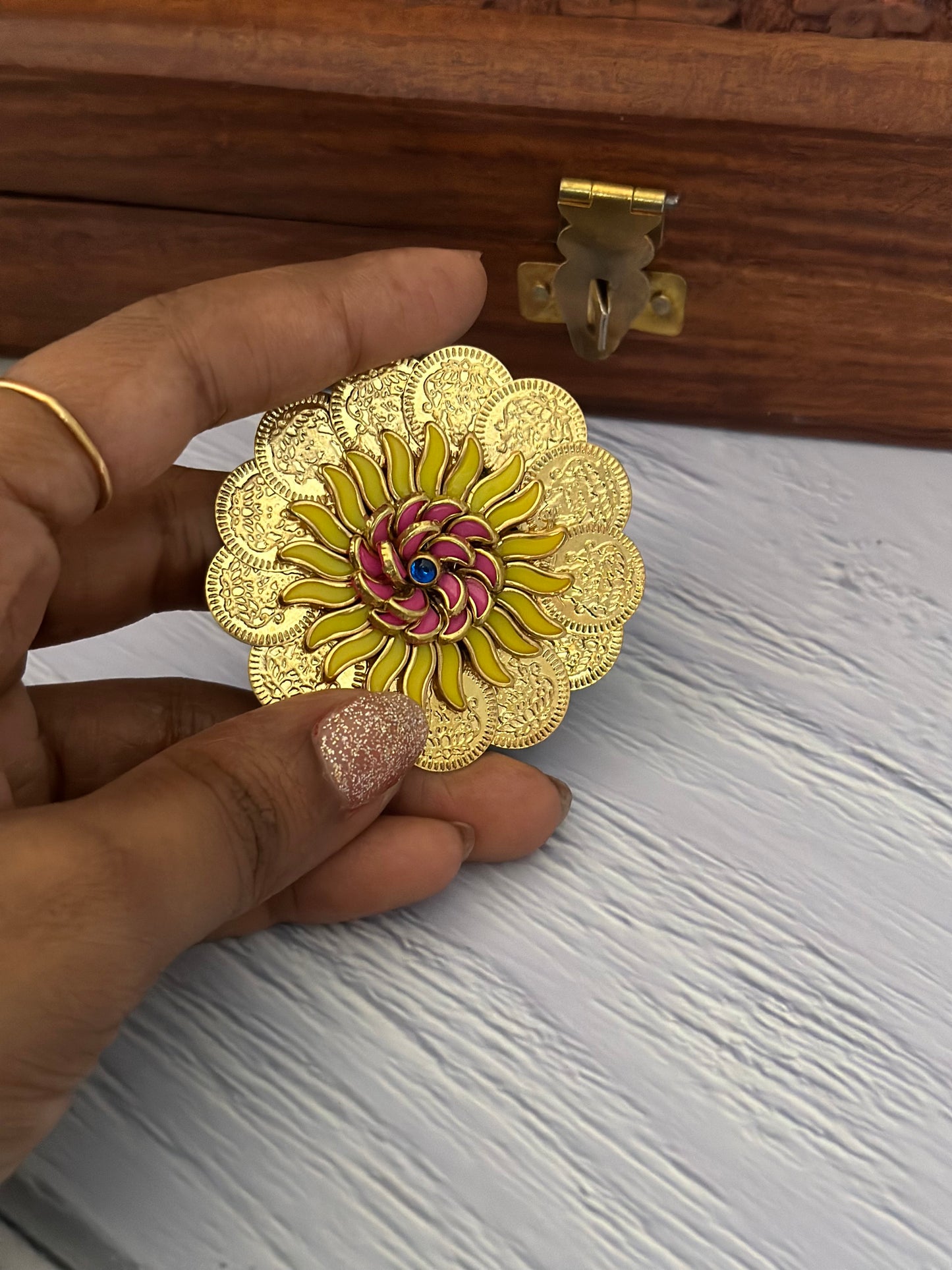 Traditional Lakshmi Coin Kundan Rubber Band/Hair Tie - Rays of Hope