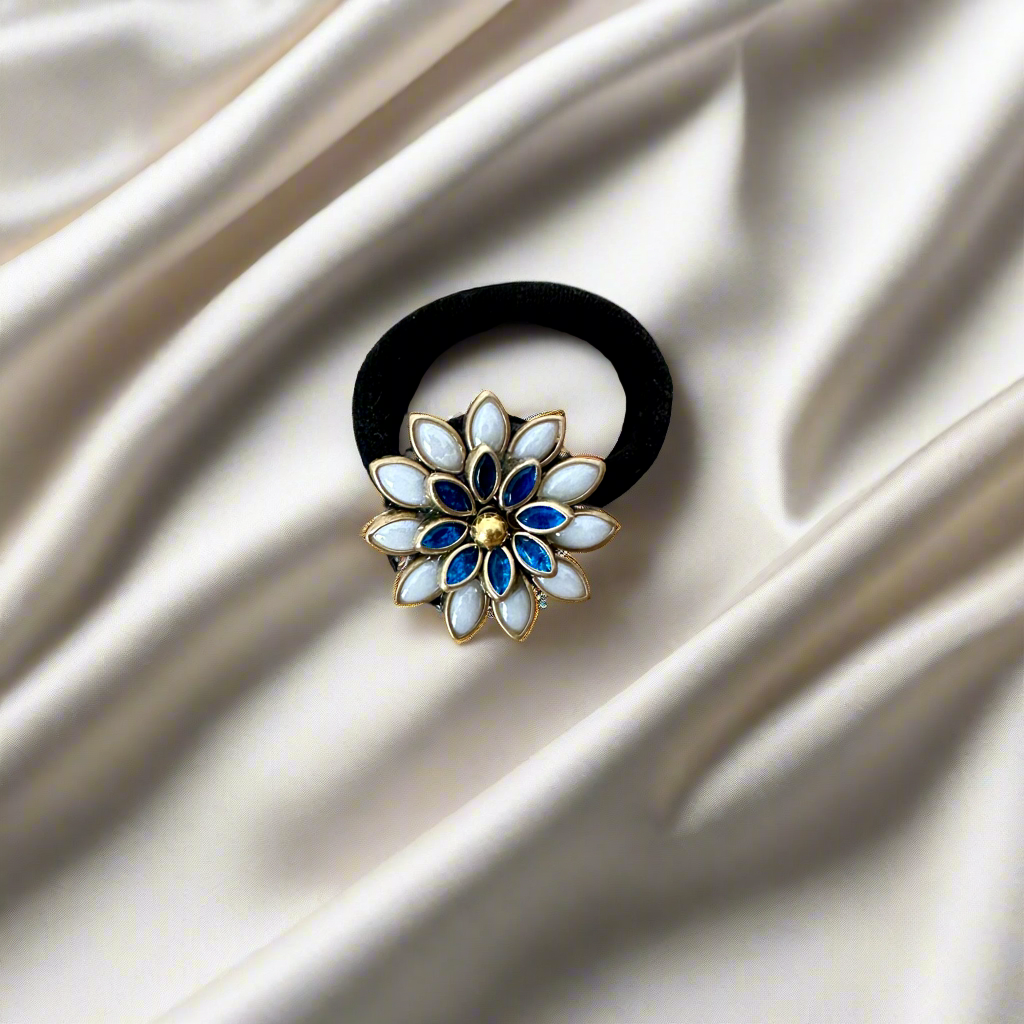 Small Pearl White Leaf Daisy Dual Colour Kundan Rubber Band/Hair Tie