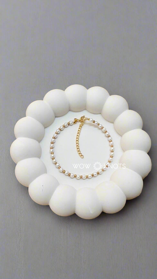 Small White Pearl Bead with Gold Seed Bead Bracelet