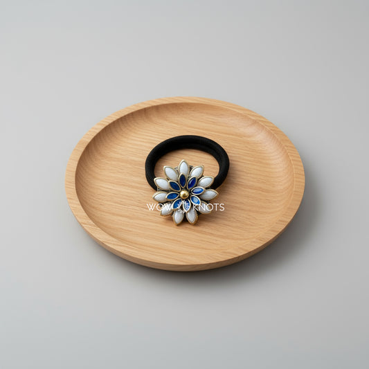 Small Pearl White Leaf Daisy Dual Colour Kundan Rubber Band/Hair Tie
