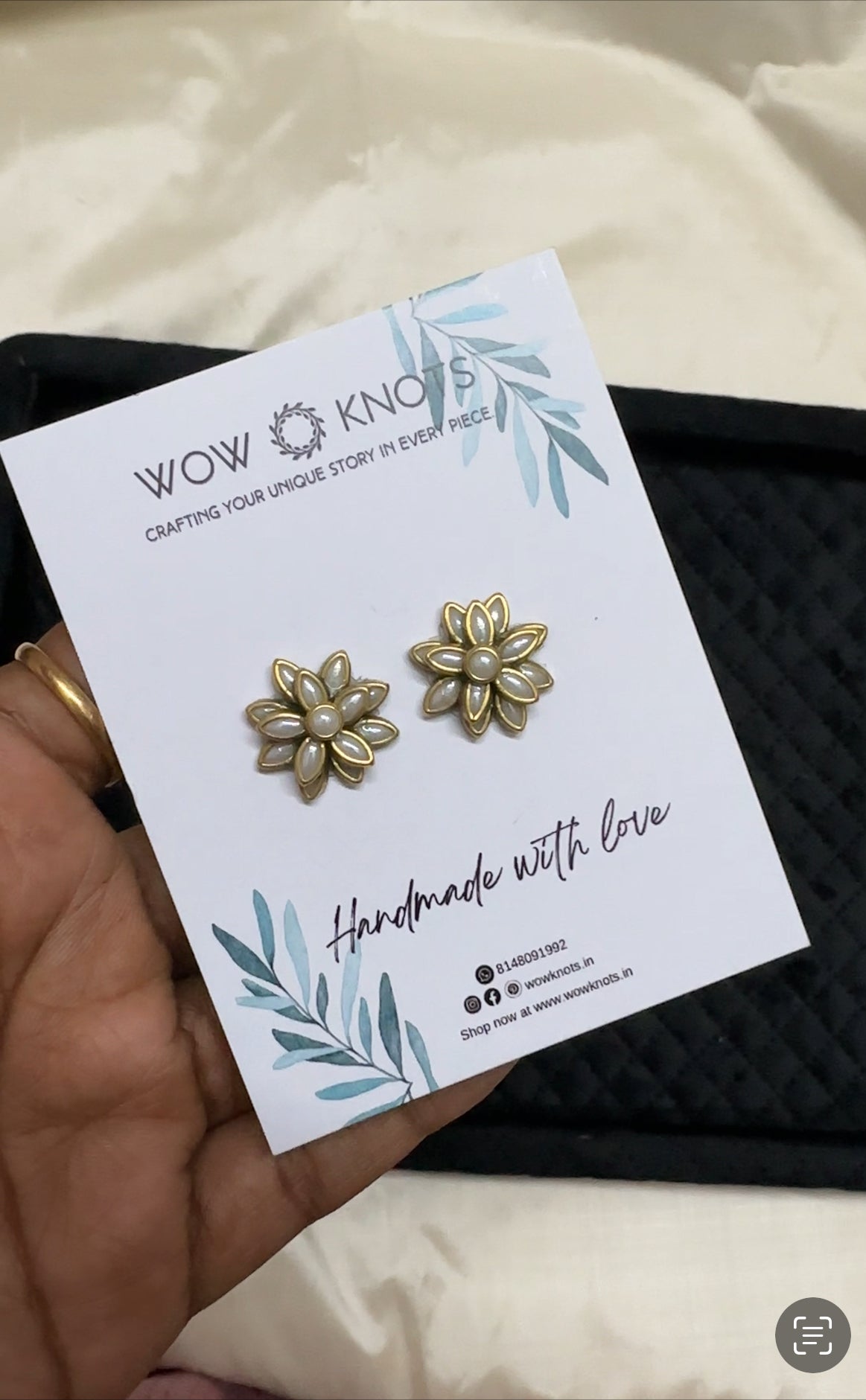 Ceramic White Kundan Studs/Earrings