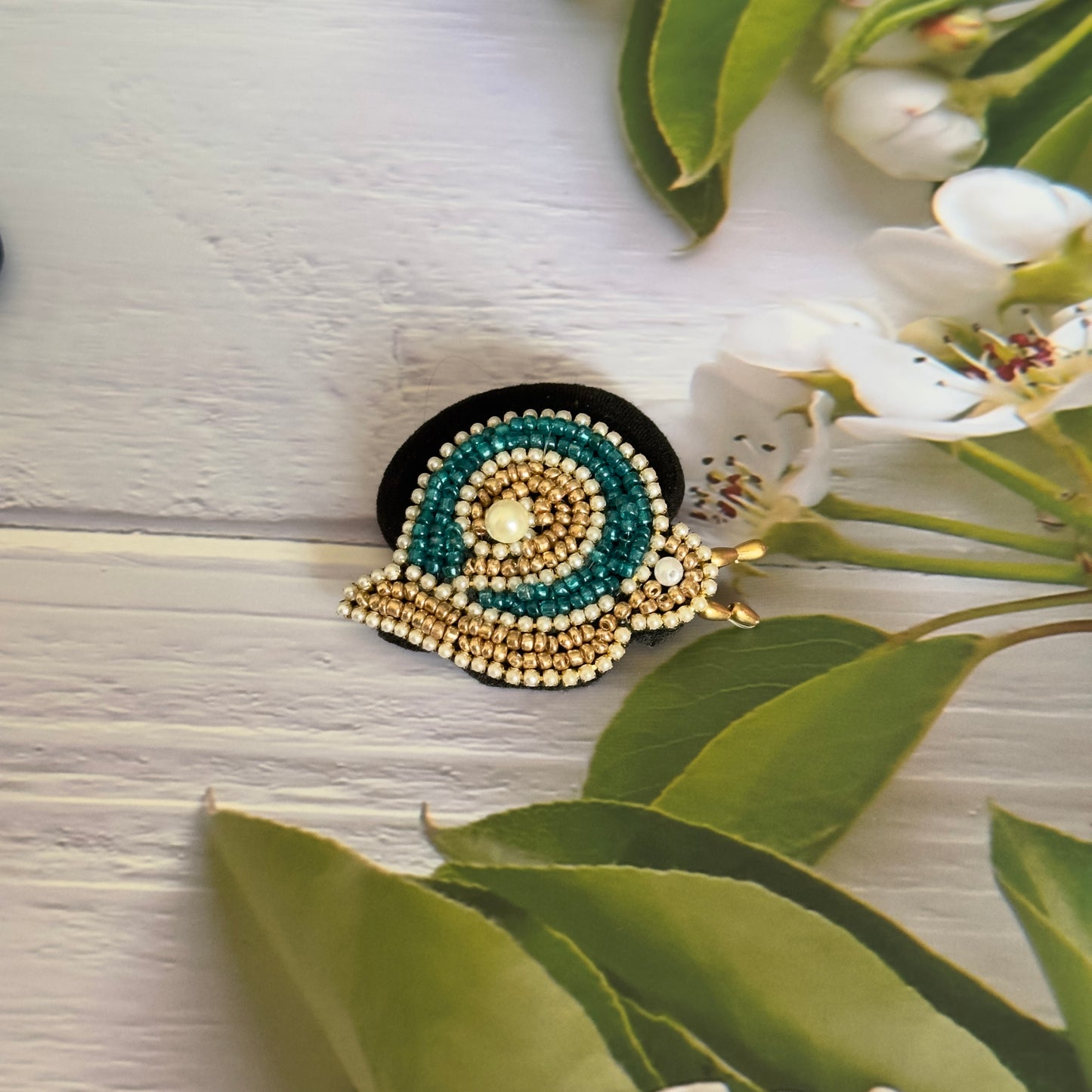 Kundan Rubber Band/Hair Tie - Beaded Snail